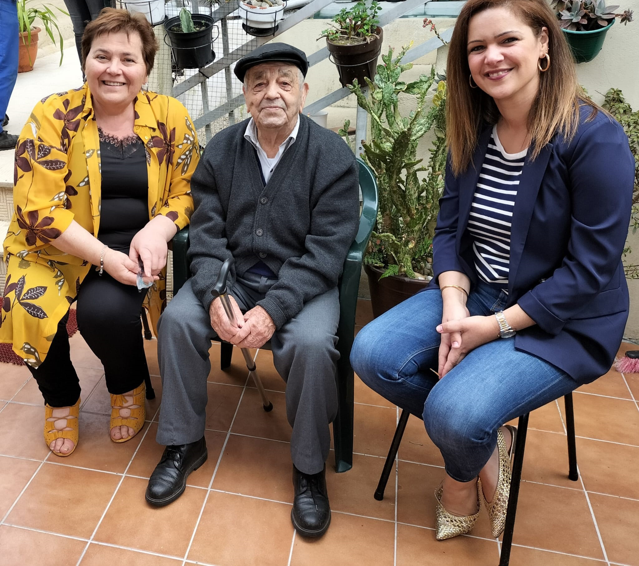O Concello de Lousame homenaxea a Arturo Vázquez Costa, veciño de Froxán que cumpriu 100 anos esta fin de semana