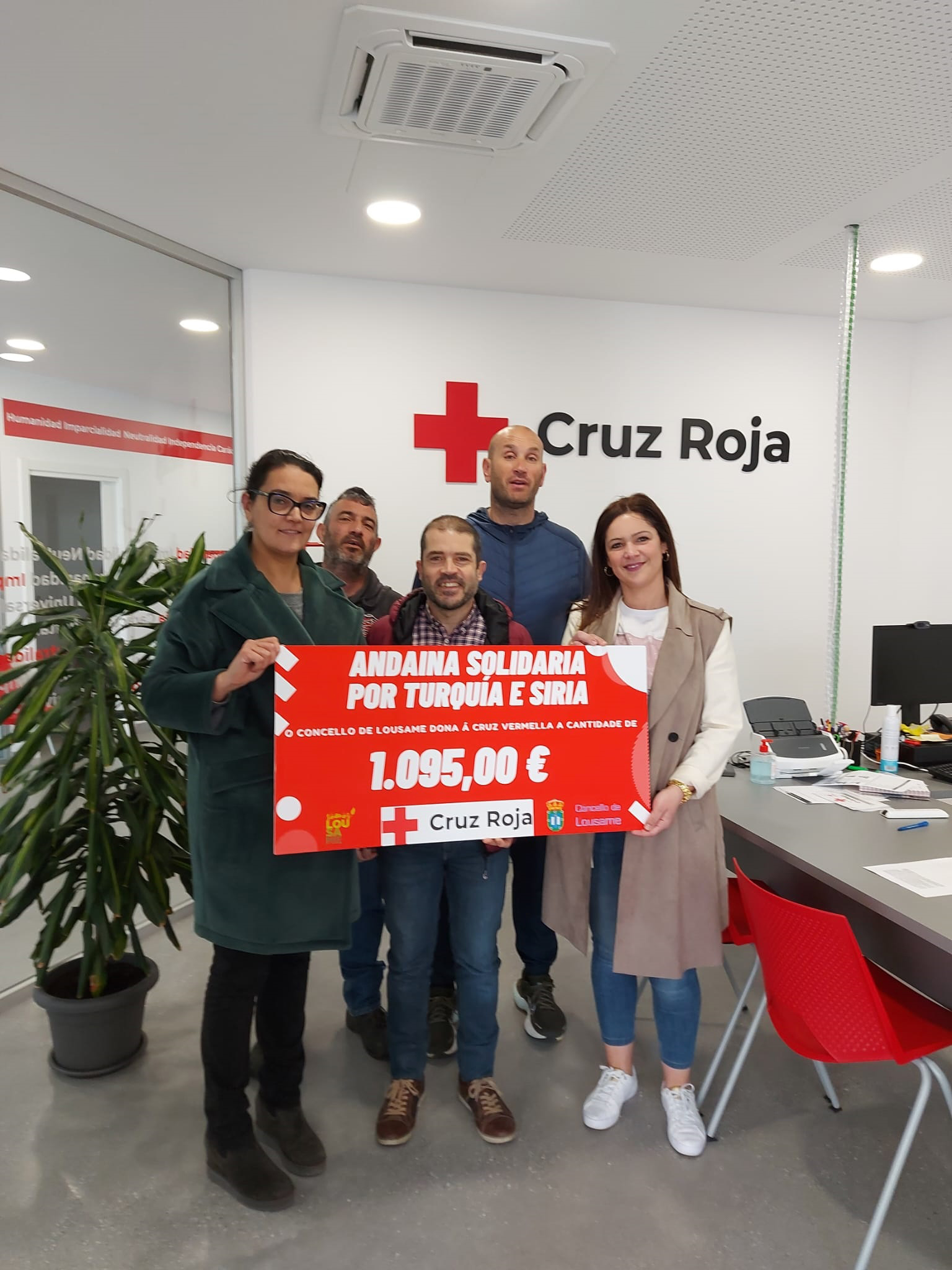 O Concello de Lousame entrégalle á Cruz Vermella de Noia os 1.095 euros recadados na Andaina Solidaria por Turquía e Siria
