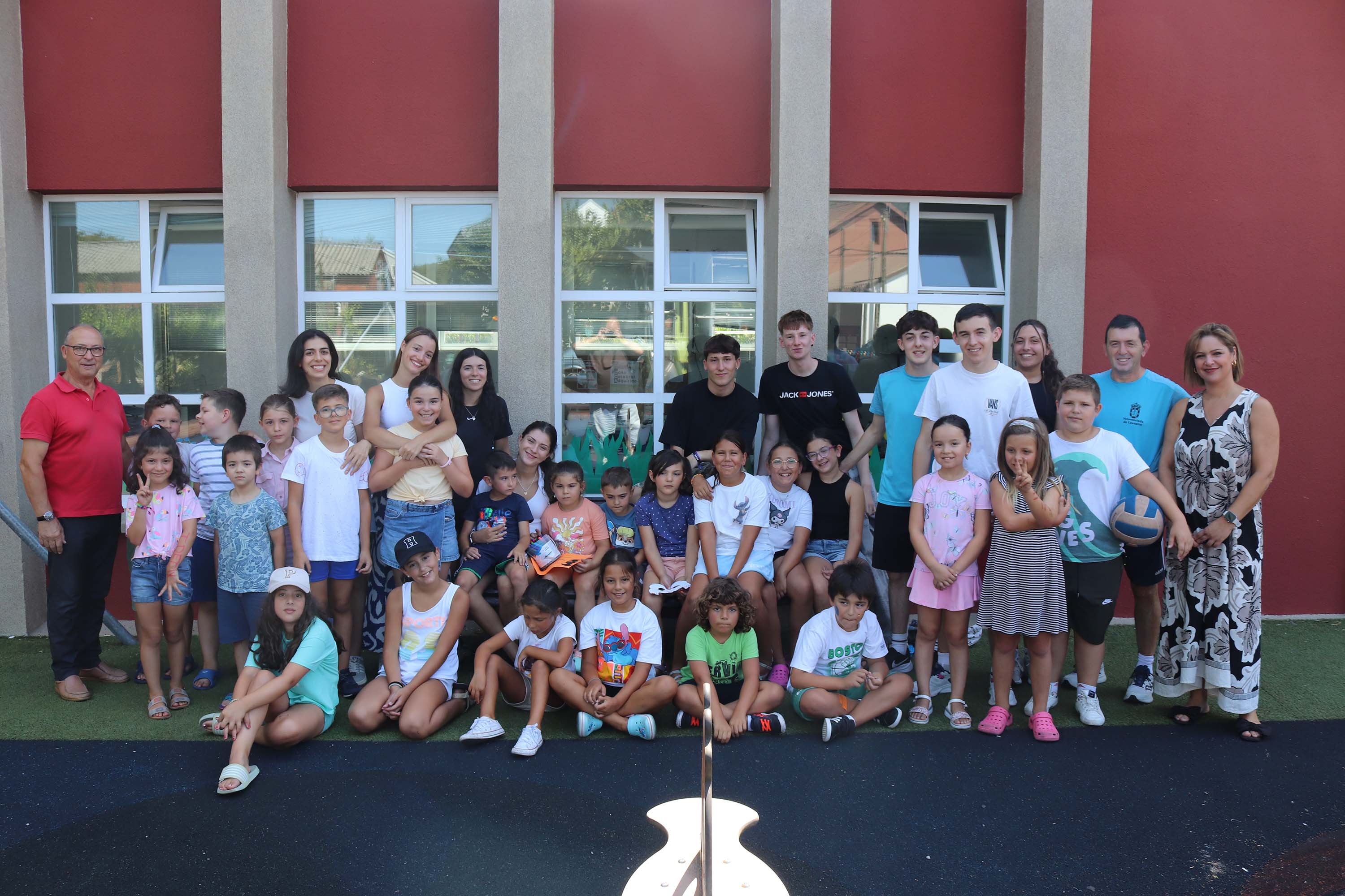 Silvia Agrafojo clausura as “Leisure activities in english”, nas que participaron 30 nenos e nenas entre os 6 e os 11 anos de idade 