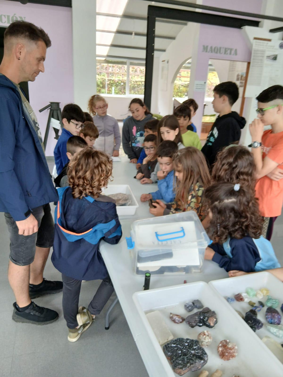Sesenta nenos e nenas participan no Taller de Minerais organizado polo Concello de Lousame no Museo das Minas de San Finx