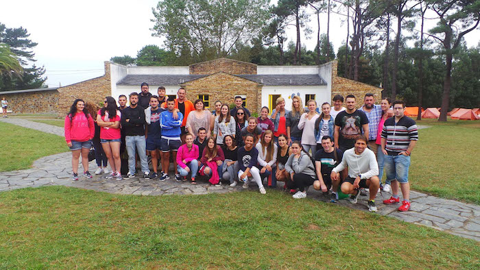 O voluntariado de Lousame desfruta dunha fin de semana de ocio na Mariña lucense