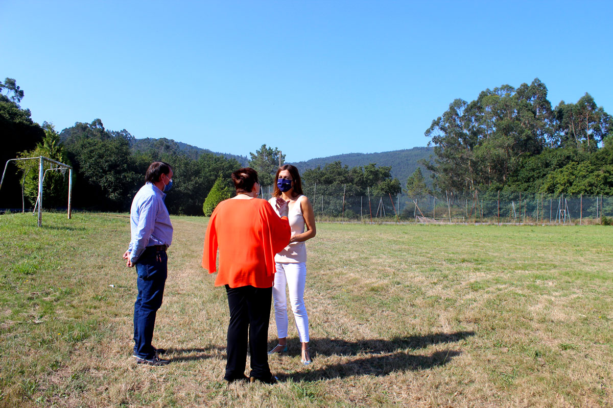 A directora de Administración Local visita en Lousame o estado das obras en Vilacoba, Lesende e de Filgueira