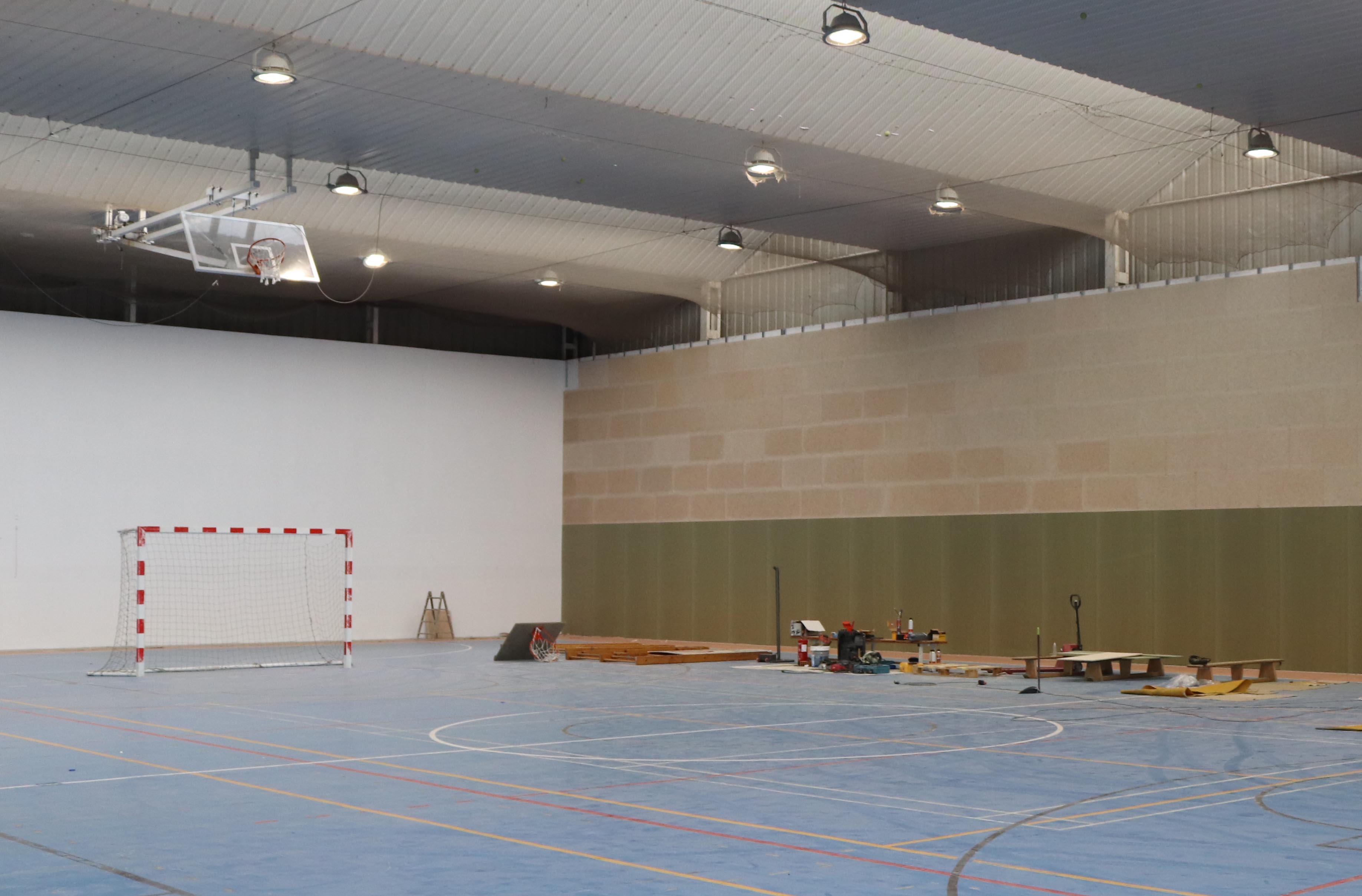 O Concello de Lousame completará as obras de mellora do illamento térmico e acústico do pavillón municipal Pilar Barreiro Senra